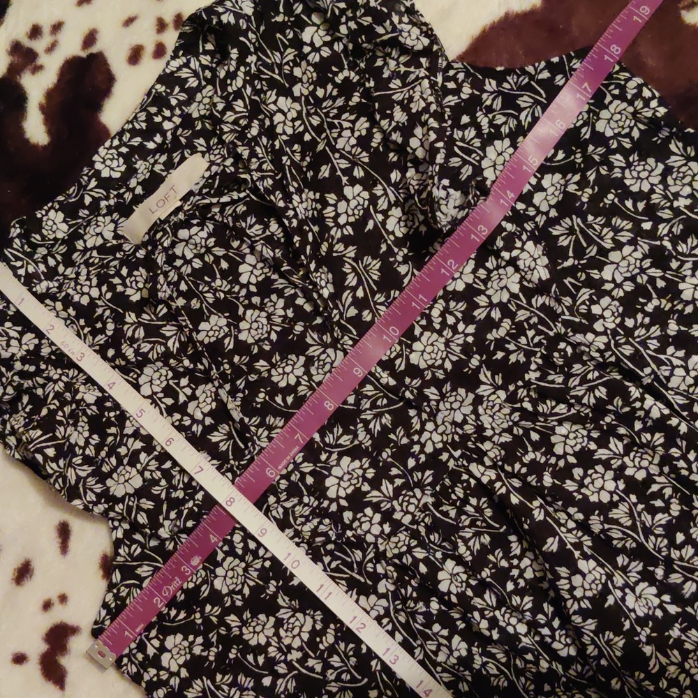 LOFT Ruffle Floral Blouse - Picture 5 of 8